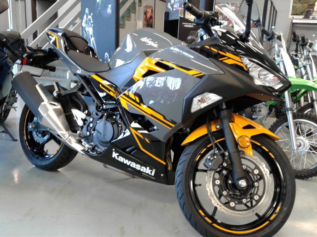 Kawasaki Ninja 400 Precio, ficha técnica, rivales