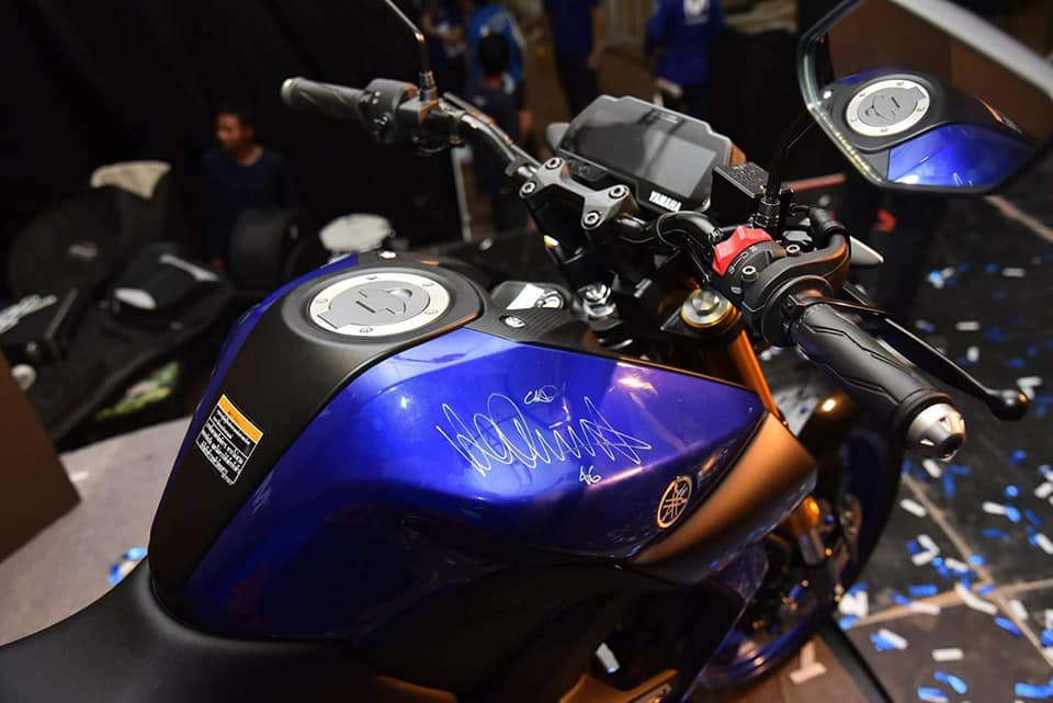 Yamaha MT-15 Combustible-Firma de Valentino Rossi Yamaha MT-15 Combustible-Firma de Valentino Rossi