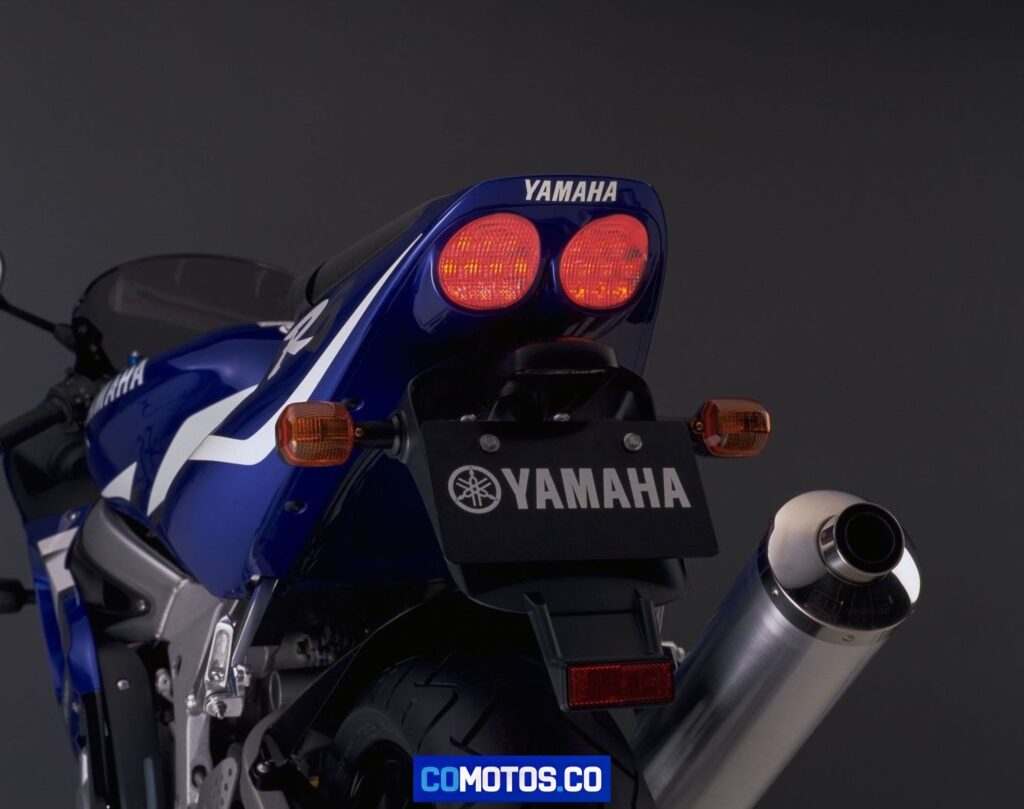 Yamaha YZF R6 año 1999 2000 2001 2002 luz trasera, escape, stop light